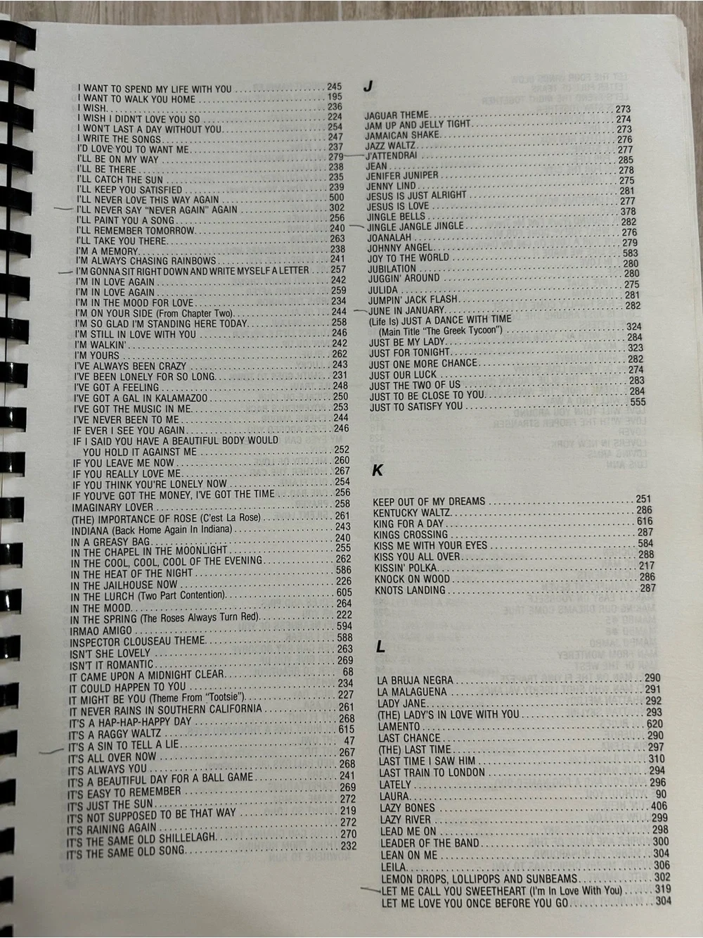 Columbia's Colossal Fake Book (Paperback Sheet Music) Over 1000 songs, Columbia